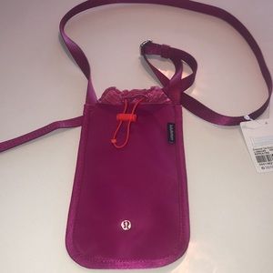Lululemon Too-Cinch Crossbody bag